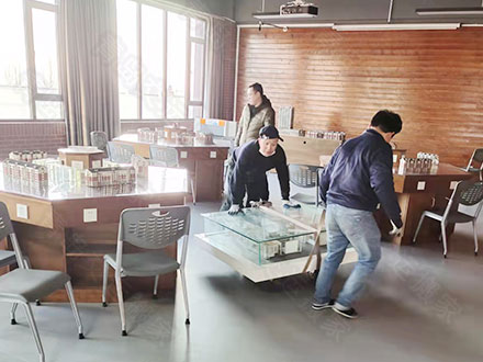 市北青岛办公室搬迁:私人面包车搬家是很灵活的,不会像搬家公司那样赶时间